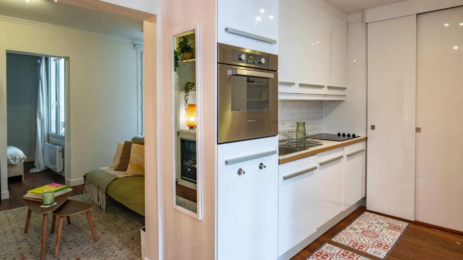 Charming Apartment In Heart Of Paris France